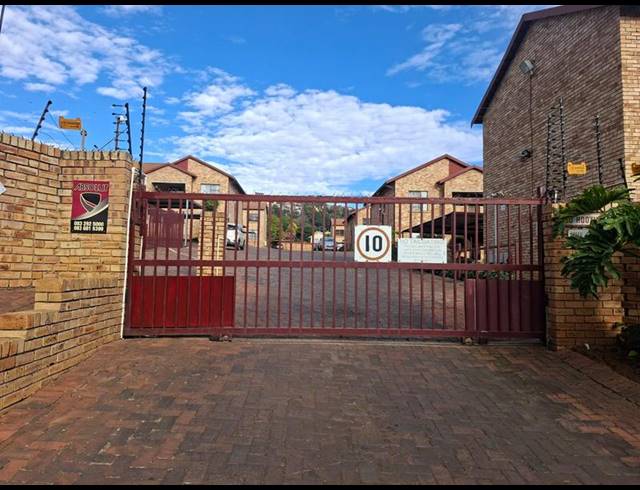 2 BEDROOM TOWNHOUSE FOR SALE IN ROODEKRANS
